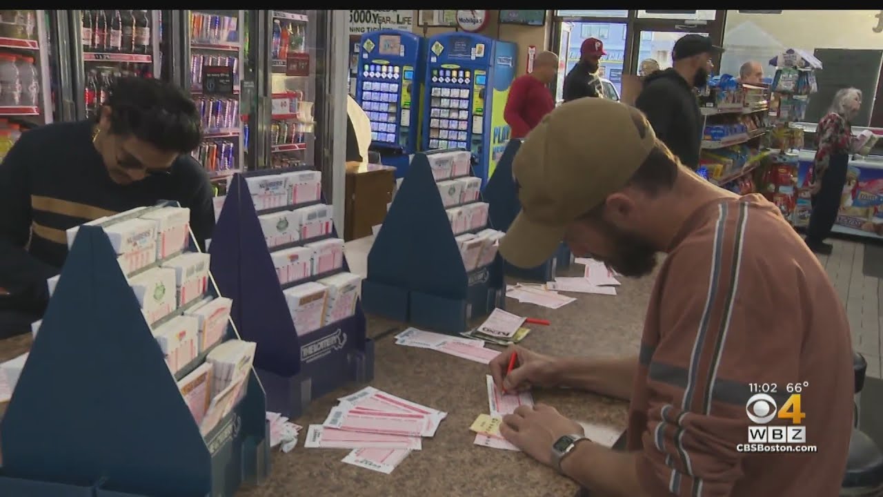 Lucky lottery store in Methuen packed before big Powerball drawing